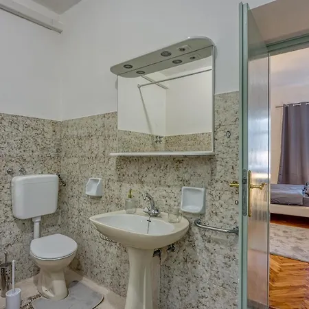 Riva Luxury Seafront Pensión 4*