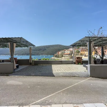 Pensión Riva Luxury Seafront 4*
