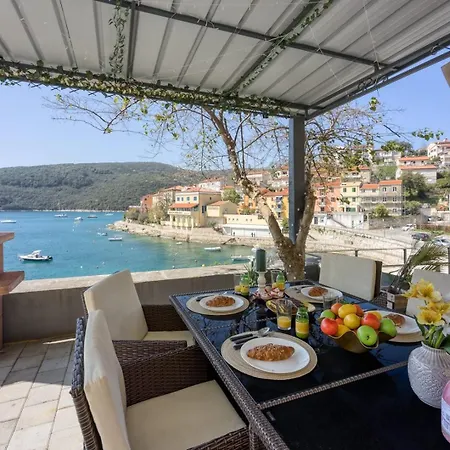 Gostinjska kuća Riva Luxury Seafront Rabac