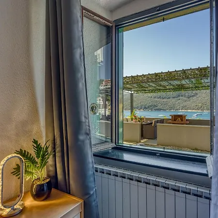 Riva Luxury Seafront Pensión 4*