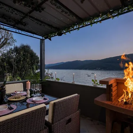 Gostinjska kuća Riva Luxury Seafront 4*