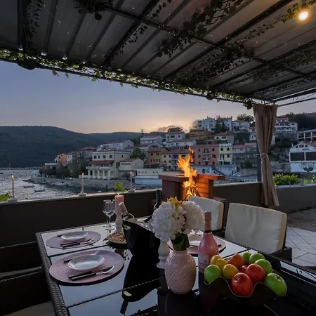 Riva Luxury Seafront Rabac