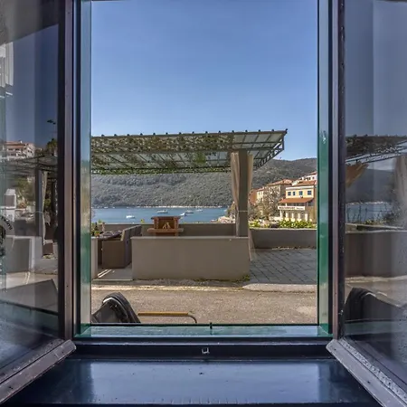 Riva Luxury Seafront Rabac