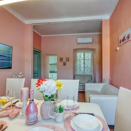 Riva Luxury Seafront Rabac