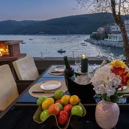 Pensión Riva Luxury Seafront