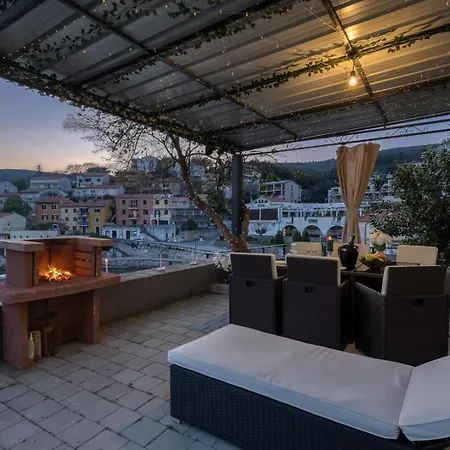 Riva Luxury Seafront Pensión 4*