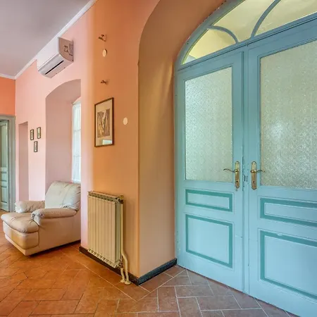 Riva Luxury Seafront 4*